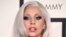 Lady Gaga tiba di ajang penghargaan Grammy Awards ke-57 di Staples Center, Los Angeles (8/2) dengan rambut warna putih keperak-perakan.
