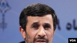 Presiden Iran Mahmoud Ahmadinejad (foto: dok) mengakui serangan virus komputer menghambat program nuklir negaranya.