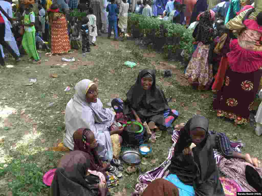 Hutunan 'yan yawon sallah a gidan zoo dake Kano, Nigeria