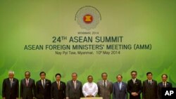 Para Menteri Luar Negeri dan perwakilan dari negara-negara anggota ASEAN di KTT ke-24 ASEAN di Naypyitaw, Myanmar (10/5).