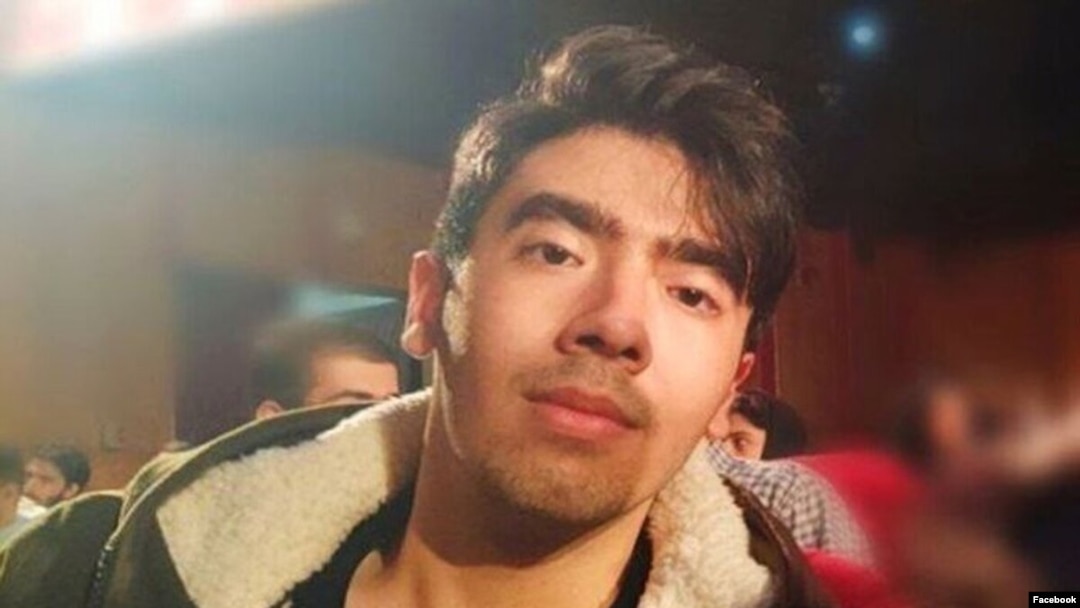 امیر محمد خالقی، دانشجوی رشتۀ مدیریت در دانشگاه تهران هفتۀ گذشته توسط دو مهاجم موترسایکل سوار توسط "اسلحۀ سرد" در نزدیکی این دانشگاه کشته شد.