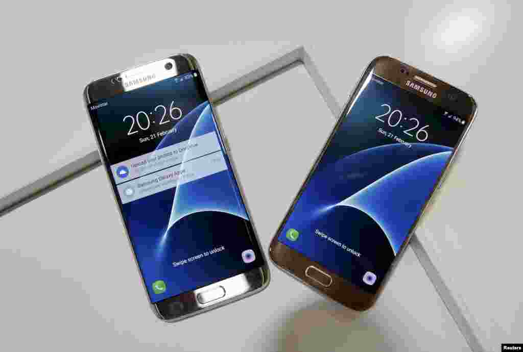 New Samsung S7 (R) and S7 edge smartphones are displayed after their unveiling ceremony at the Mobile World Congress in Barcelona, Spain, Feb. 21, 2016. 