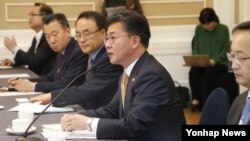 홍용표 한국 통일부 장관이 22일 국회에서 열린 통일부 남북관계 현안 관련 당정협의에서 발언하고 있다.