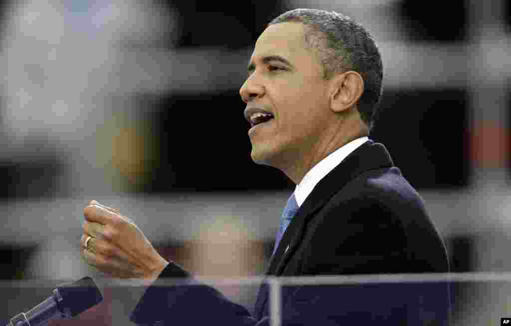 바락 오바마 미국 대통령이 21일 워싱턴 국회의사당에서 열린 2기 취임식에서 취임연설을 하고 있다.