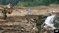 Japan Ground Self-Defense Force soldiers run a rescue operation in Kiho town, Mie Prefecture, September 5, 2011.