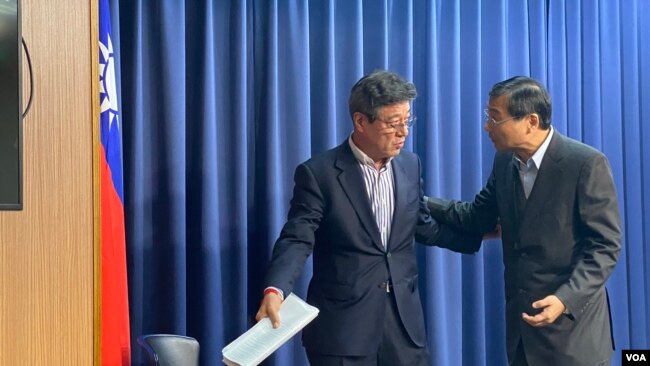 國民黨中常委林榮德（左）2020年1月15日被推選為國民黨代理主席，曾銘宗（右）代理國民黨秘書長（美國之音許寧攝影）