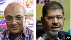 Egyptian presidential candidates Ahmed Shafiq (l), Mohammed Morsi, who will face off in a second round of voting in mid-June