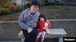 加拿大公民葉偉和小女兒希雷娜的合影（路透社）。