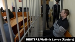 Роберт Гилман, бывший морской пехотинец США, во время одного из судебных заседаний в России. На момент публикации материала он был последним гражданином США, освобожденным из российской тюрьмы (Фото: REUTERS/Vladimir Lavrov)