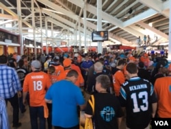 Crowded Super Bowl stadium concourse as the Super Bowl 50 football game is about to start Sunday, Feb. 7, 2016. (photo: P. Brewer/VOA)