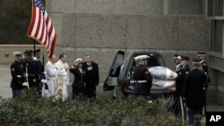 Jenazah mendiang George Herbert Walker Bush dimakamkan di pekarangan perpustakaan kepresidenannya di kampus Texas A & M University, College Station, Texas, Kamis (6/12).