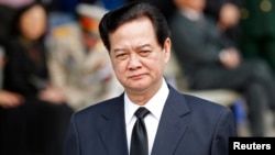 Thủ tướng Việt Nam Nguyễn Tấn Dũng đã chỉ đạo điều tra, làm rõ nguyên nhân vụ sập cầu treo gây chết người ở Lai Châu.