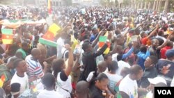 FILE - Youths march in Cameroon against the Nigerian terrorist group Boko Haram, Feb, 28 2015. (VOA/Moki Edwin Kindzeka)