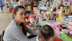 Seak Chamreoun, a vendor selling cosmetics at Canadia Industrial Park Market, says business is slow during the COVID-19 outbreak, Phnom Penh, Cambodia, Thursday, March 5th, 2020. (Nem Sopheakpanha/VOA Khmer)