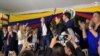 El presidente interino de Venezuela, Juan Guaidó habla al pueblo a su regreso a Venezuela. Foto: VOA.