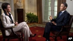 El presidente Barack Obama es entrevistado por la periodista Robin Roberts, de la cadena ABC. Obama declaró su apoyo inequívoco al matrimonio gay.