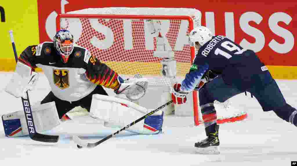 تیم ملی هاکی روی یخ ایالات متحده با تک گل جیسون رابرتسون (بازیکن شماره ۱۹)، بر تیم آلمان در مرحله گروهی مسابقات جهانی در لیتوانی شد.