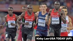 David Rudisha akiongoza kumaliza miyo za mita 800