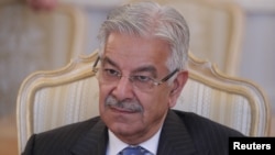 Menteri Luar Negeri Pakistan Khawaja Asif menghadiri pertemuan dengan Menteri Luar Negeri Rusia Sergei Lavrov di Moskow, 20 Februari 2018.