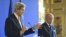 ABD Dışişleri Bakanı John Kerry ve Fransa Dışişleri Bakanı Laurent Fabius (sağda)