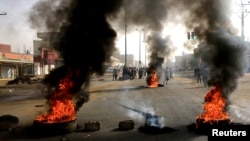 Sudanese protesters use burning tires to erect a barricade on a street, demanding that the country's Transitional Military Council hand over power to civilians, in Khartoum, Sudan, June 3, 2019.