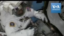 Les astronautes de la NASA effectuent une sortie dans l'espace