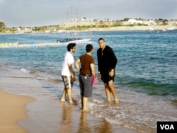 Egyptian officials are increasingly courting Arab tourists after Russia and Britain suspended direct flights to its premier resort town, Sharm el-Sheikh. (H. Elrasam/VOA)