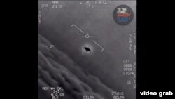 Фрагмент видео Министерства обороны, на котором удалось запечатлеть столкновение истребителей ВМС США с неопознанным летающим объектом, Сан-Диего, Калифорния, 2004 год