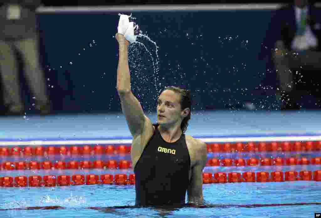 Hungary&#39;s Katinka Hosszu celebrates after setting a new world record and winning the gold medal in the women&#39;s 400-meter individual medley final during the swimming competitions at the 2016 Summer Olympics, Aug. 6, 2016.