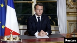 에마뉘엘 마크롱 프랑스 대통령은 16일 대국민 연설을 하고 있다. 