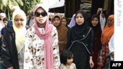 Malaysia giữ im lặng về vụ người mẫu bị án trượng hình