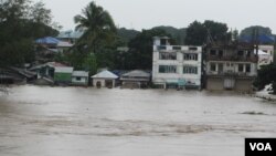 ကရင်ပြည်နယ် ရေကြီးမှုဖြစ်စဉ် (ဓာတ်ပုံ-ဗွီအိုအေမြန်မာပိုင်း) သြဂုတ်လ ၂၀၁၃။ 