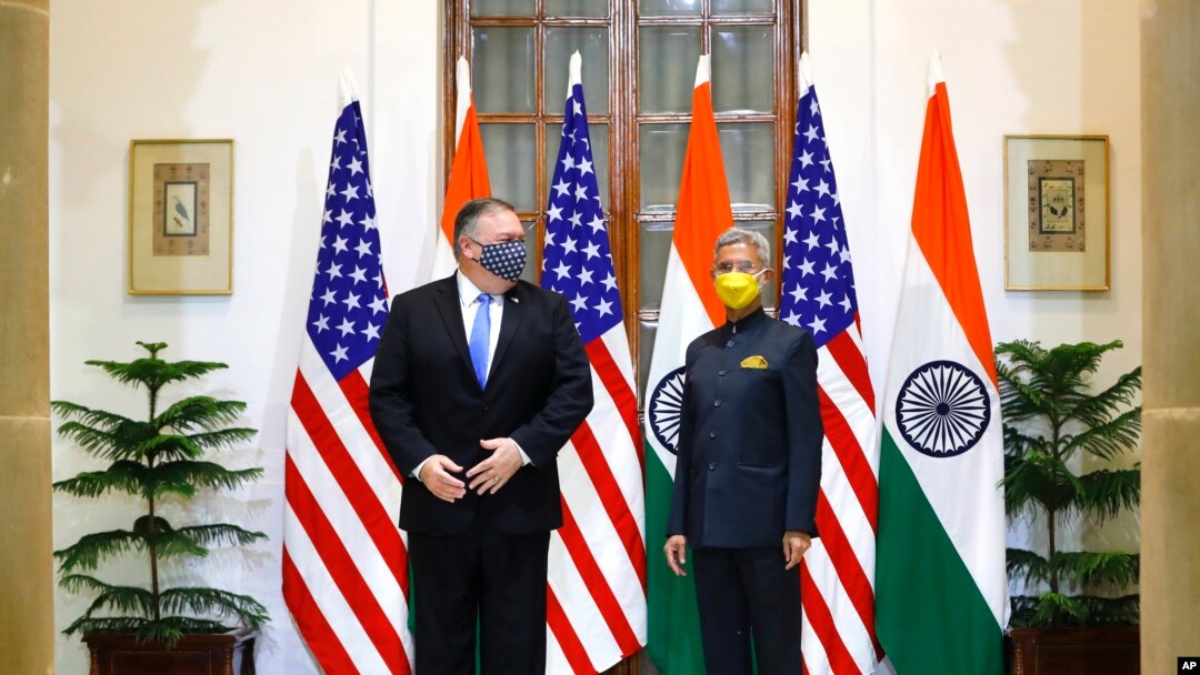Menlu AS Mike Pompeo (kiri) dan Menlu India Subrahmanyam Jaishankar di Hyderabad House, New Delhi, India, Senin, 26 Oktober 2020. (Adnan Abidi / Pool via AP)