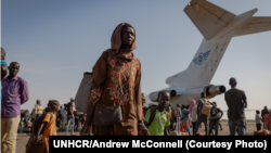 سودان کې خلک له تاوتریخوالي نه د تېښتې هڅه کوي