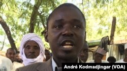 Dingamnayal Nely Versinis, président du Collectif tchadien contre la vie chère, à N'Djamena, le 20 janvier 2018. (VOA/André Kodmadjingar)