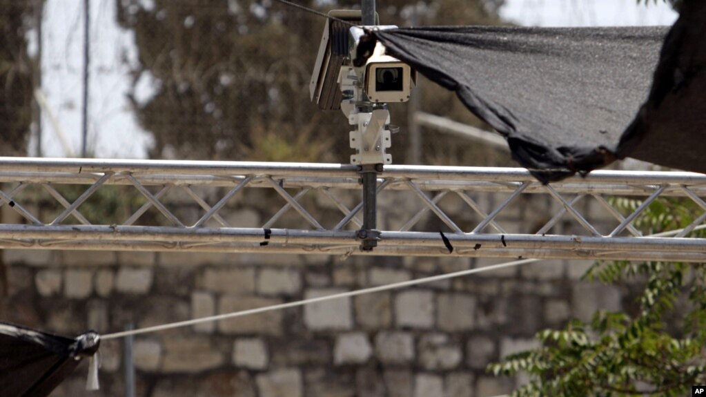 Resultado de imagen para Israel reemplaza detectores metales accesos a mezquita