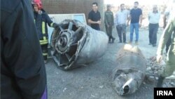 قطعه ای از موتور هواپیما در اسلامشهر افتاد