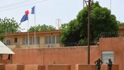Niger duuguden tonwi ni politiki ɲɛmɔgɔw ka lasigidenw ye u hakilinaw di, France jamanatigi Emmanuel Macron ka, latige kofe
