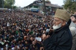 Syed Ali Shah Geelani berpidato di hadapan pendukungnya di Sopore, 48 kilometer barat laut ibu kota Srinagar, 1 November 2013.