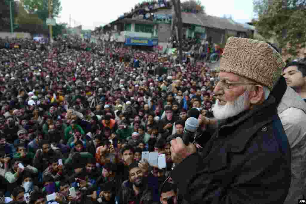 سید گیلانی کو بھارت کے زیرِانتظام کشمیر میں اسلام پسند اور ریاست کے پاکستان کے ساتھ الحاق کے حامی حلقے کا ترجمان اور قائد سمجھا جاتا تھا۔