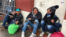 Trabajadores informales colombianos que fueron desalojados en un sector vulnerable de Bogotá; se quedaron sin trabajo, sin dinero y, ahora, sin vivienda. [Foto: Karen Sánchez, VOA].