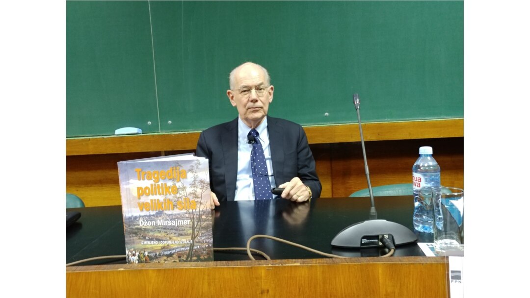 Profesor Džon Miršajmer sa Univerziteta u Čikagu održava predavanje "Budućnost politike velikih sila u 21. veku" na Fakultetu političkih nauka u Beogradu, 4. decembra 2019. (Foto: Veljko Popović, VoA)