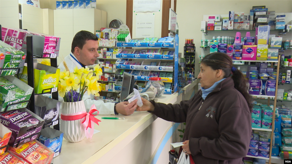 Tiranë: Frika e koronavirusit shkarkohet mbi farmacitë