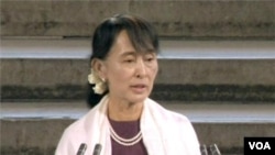 Aung San Suu Kyi Addresses British Parliament