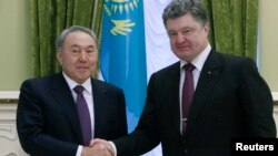 Нурсултан Назарбаев и Петр Порошенко. Киев, Украина. 22 декабря 2014 г.