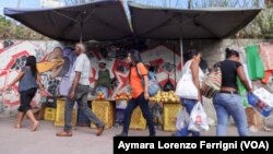 Los venezolanos con menos recursos serán los mas afectados por la crisis en 2015.