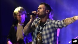 Adam Levine y su grupo Maroon 5 realizarán 12 conciertos en países latinoamericanos en 2016.