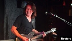 El famoso guitarrista Eddie Van Halen en un show privado para anunciar una gira musical en el 2012.