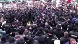 Demonstrators, Police Scuffle at Bulgaria Far-Right COVID Protest