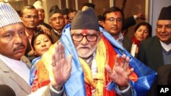 Perdana Menteri Nepal Sushil Koirala usai dilantik di Katmandu, Nepal, Februari 2014. (AP/Niranjan Shrestha)